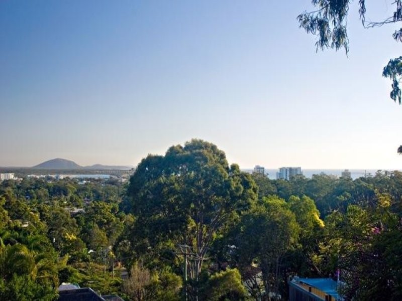 29 Yakola Parade, Alexandra Headland QLD 4572