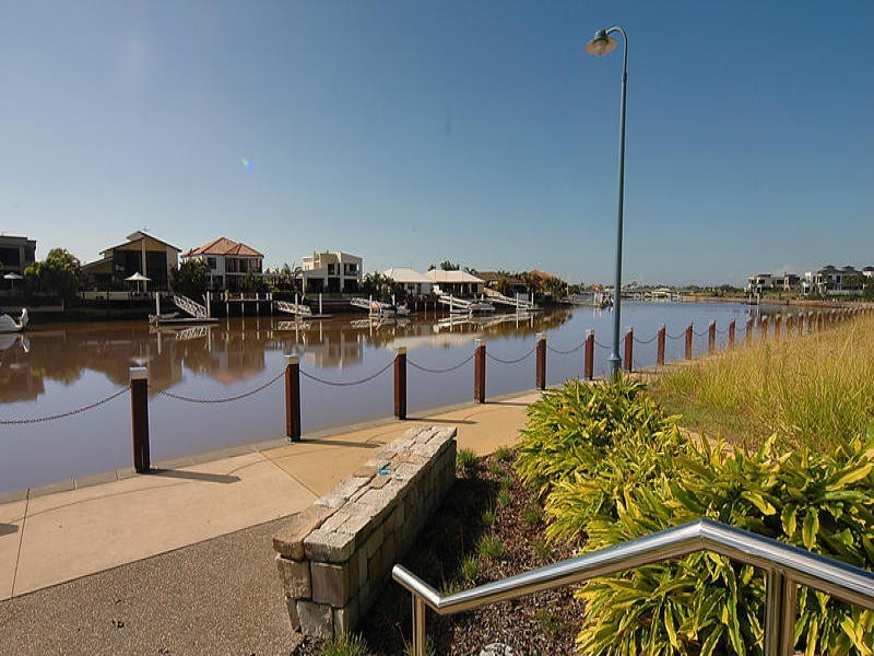 136 Grand Parade, Kawana Island QLD 4575