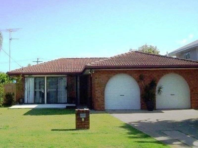 8 Bandaroo Street, Warana QLD 4575