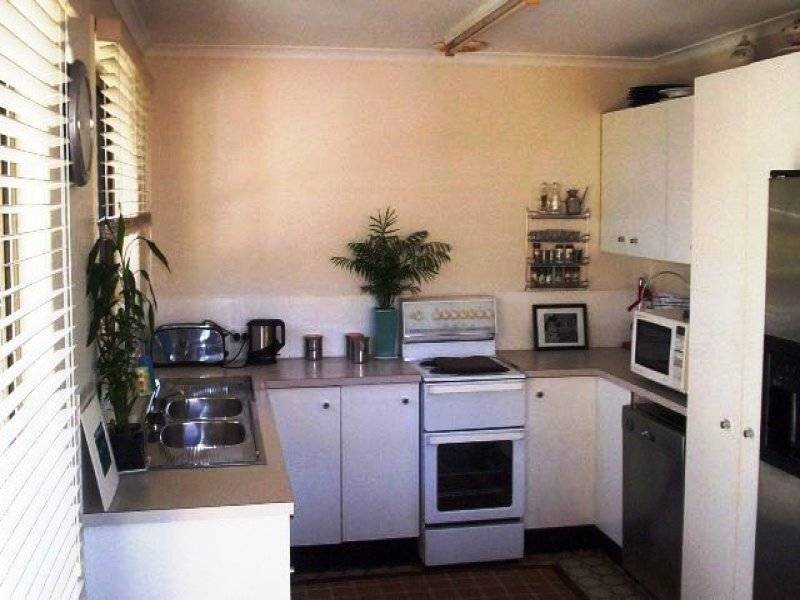 8 Bandaroo Street, Warana QLD 4575