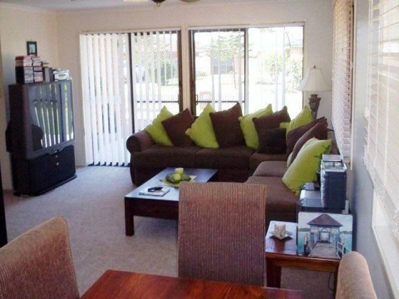 8 Bandaroo Street, Warana QLD 4575