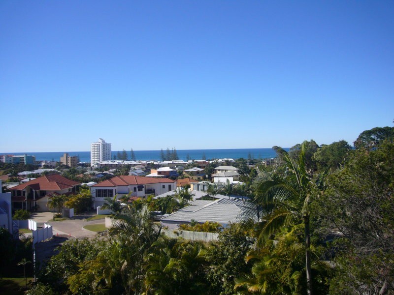 2 Tantula Road East, Alexandra Headland QLD 4572