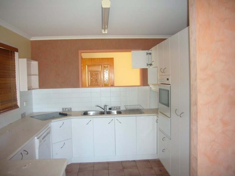 2 Tantula Road East, Alexandra Headland QLD 4572