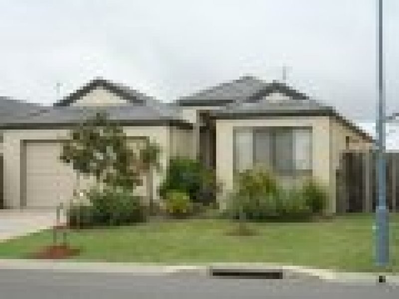 18 Maui Court, Kawana Island QLD 4575