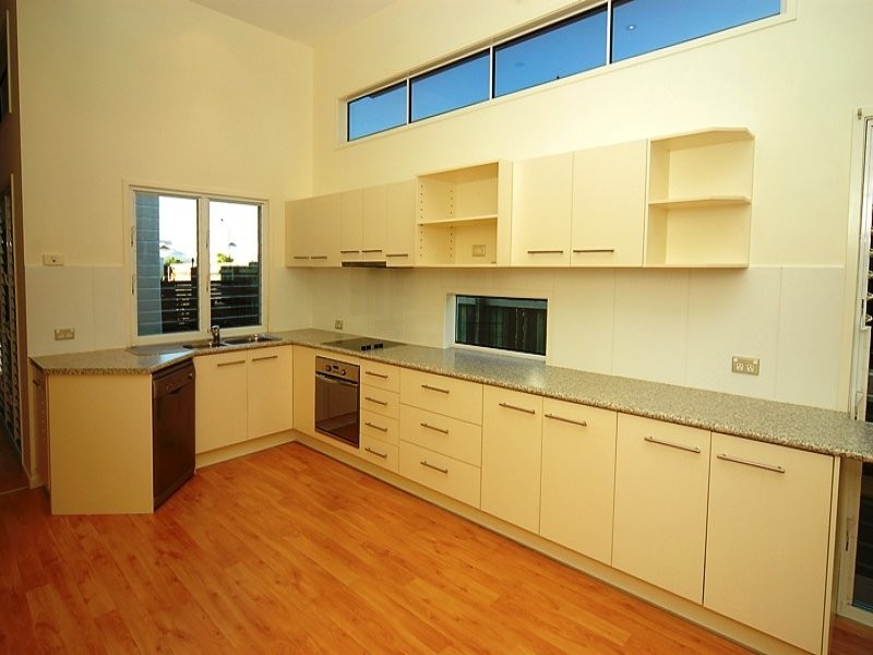 10 Mauritius Crescent, Kawana Island QLD 4575