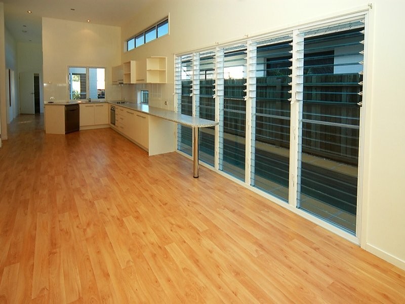 10 Mauritius Crescent, Kawana Island QLD 4575