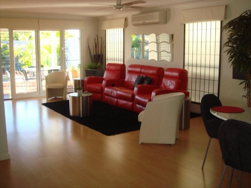 11 Bonaire Court, Kawana Island QLD 4575