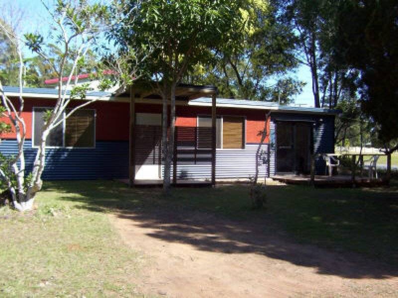 8 Hamilton Parade, Macleay Island QLD 4184