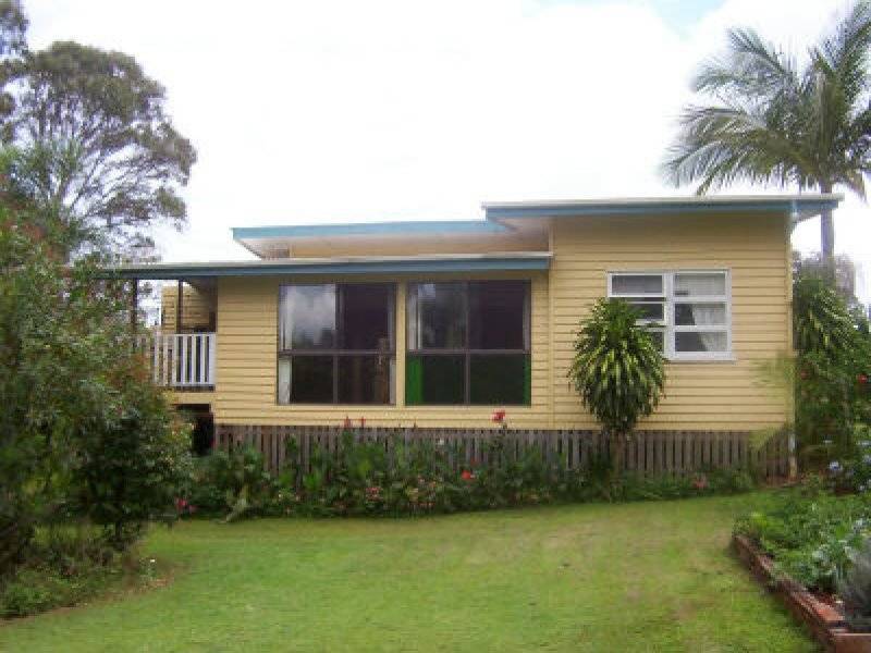4 Eastbourne Terrace, Macleay Island QLD 4184