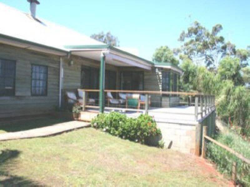 8 Emily Crescent, Macleay Island QLD 4184