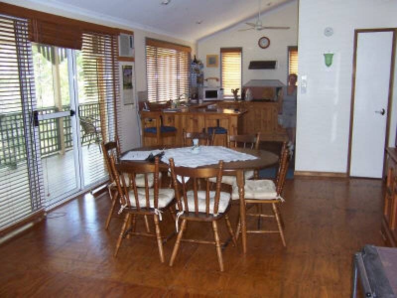 4 Wharf Street, Macleay Island QLD 4184