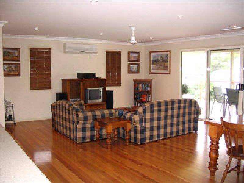 40 Mango Crescent, Macleay Island QLD 4184