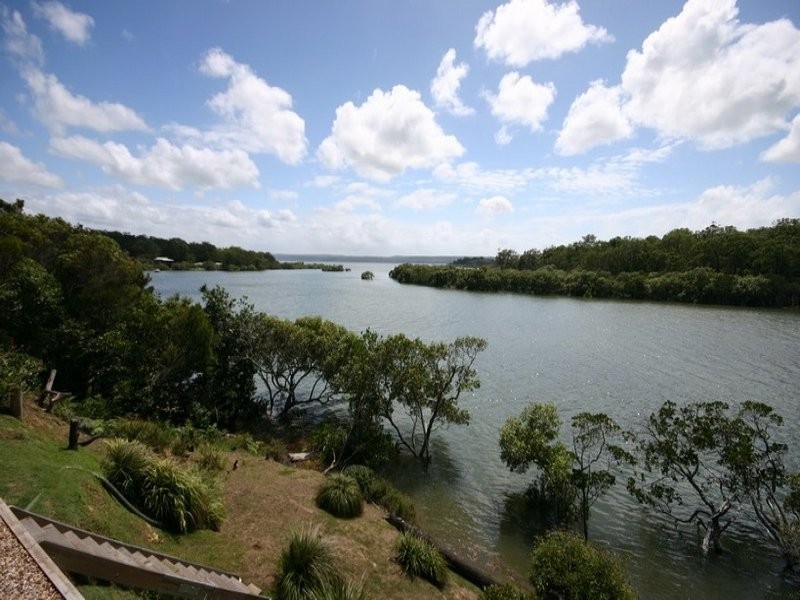 8 Allawa Street, Macleay Island QLD 4184