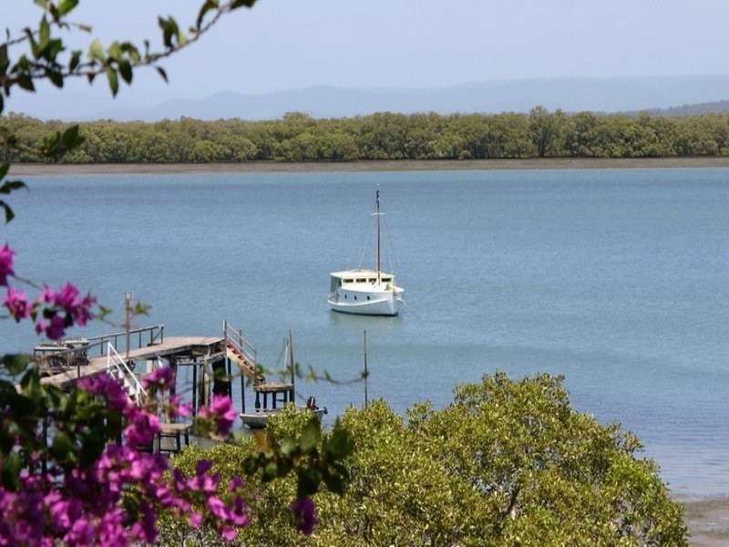 100 Western Road, Macleay Island QLD 4184