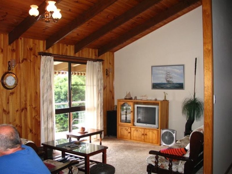 20 Cliff Terrace, Macleay Island QLD 4184