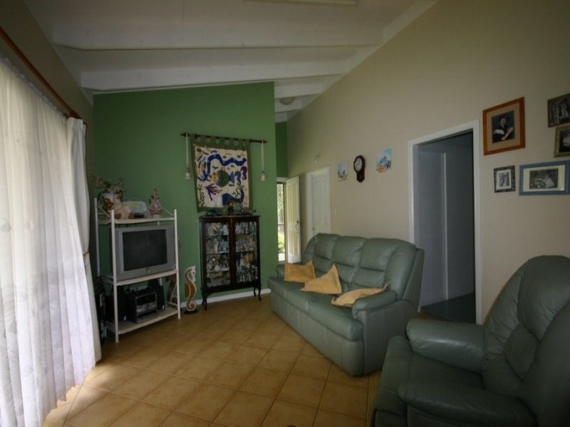 21 Cabriolet Crescent, Macleay Island QLD 4184
