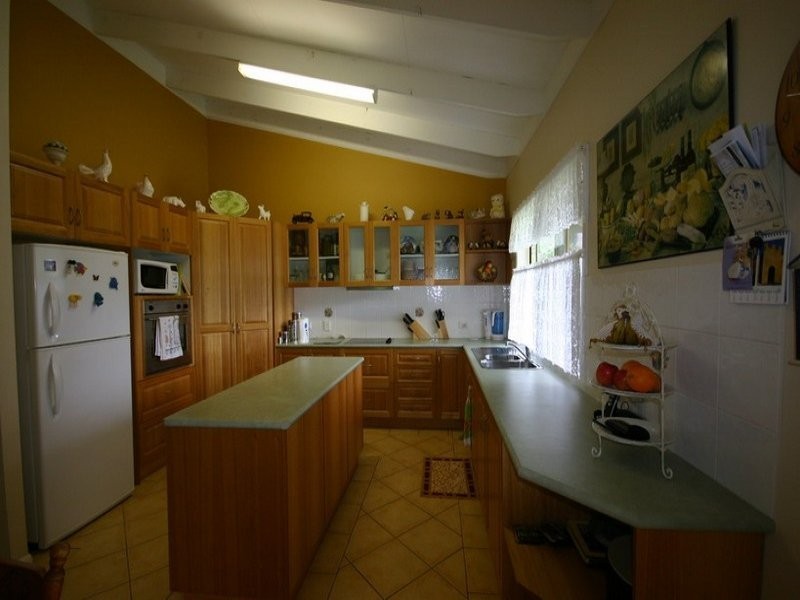 21 Cabriolet Crescent, Macleay Island QLD 4184