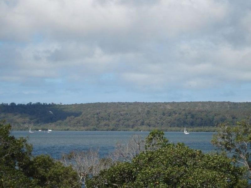 9 Lovell Parade, Lamb Island QLD 4184