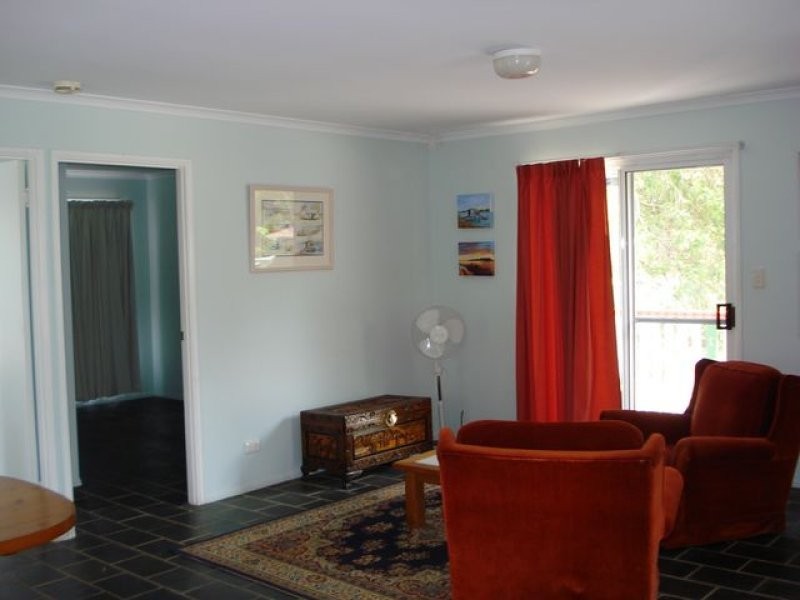 17 Halcyon Street, Lamb Island QLD 4184