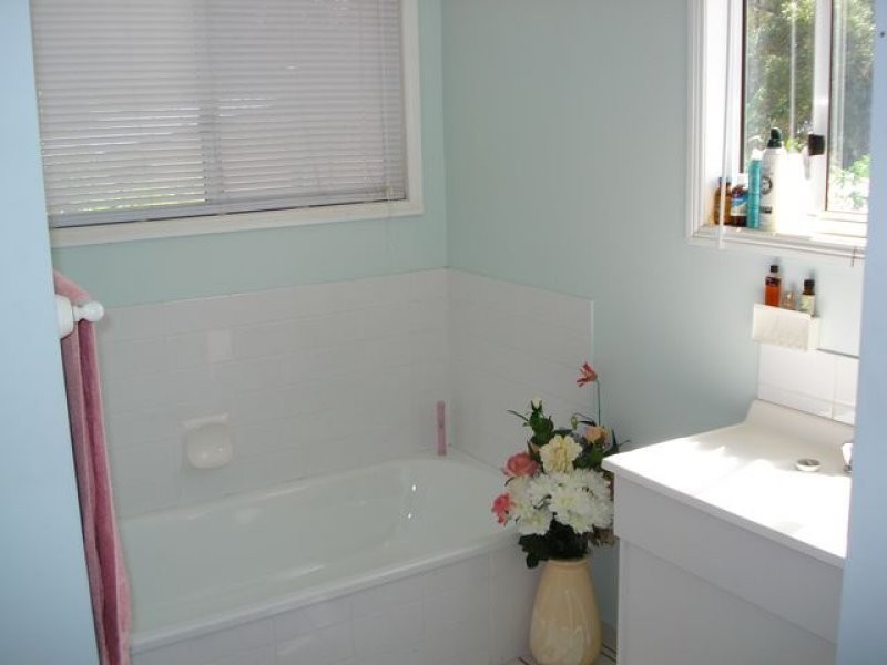 17 Halcyon Street, Lamb Island QLD 4184