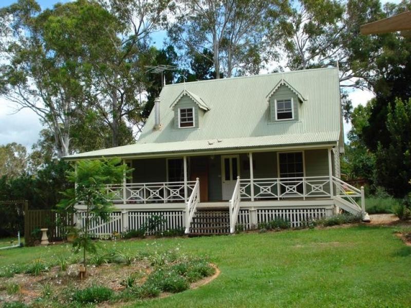 11 June Parade, Lamb Island QLD 4184