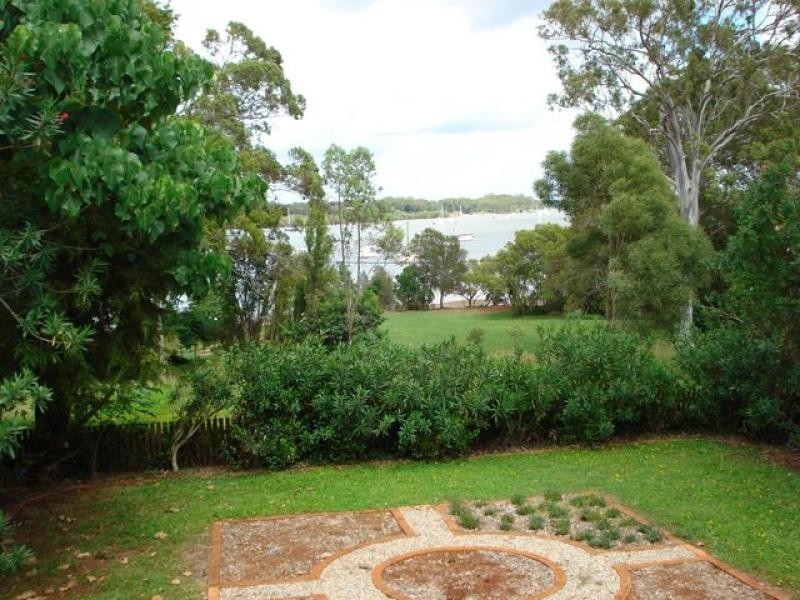 11 June Parade, Lamb Island QLD 4184