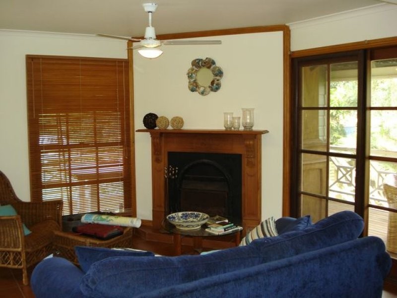 11 June Parade, Lamb Island QLD 4184