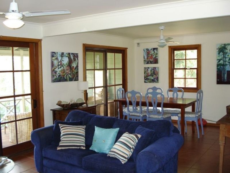 11 June Parade, Lamb Island QLD 4184