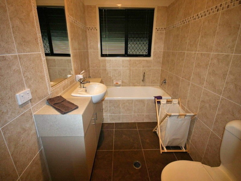 2 Duncan, Macleay Island QLD 4184