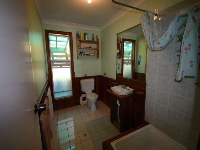 2 Wirralee Street, Macleay Island QLD 4184