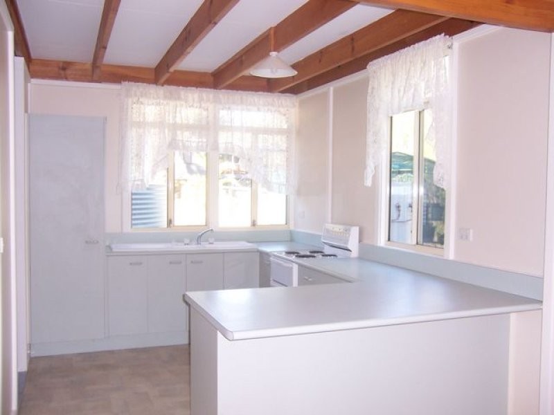 4 Coast Road, Macleay Island QLD 4184