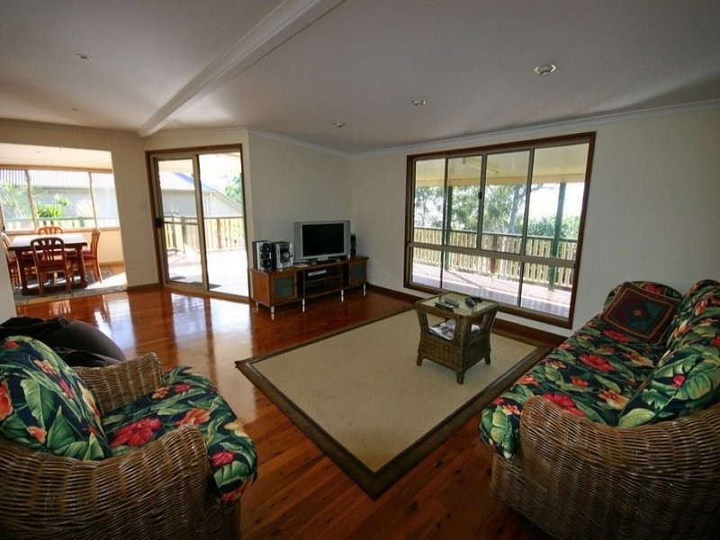 17 Golden Sands Boulevard, Macleay Island QLD 4184