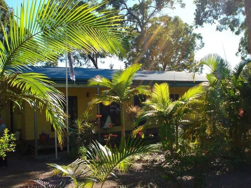 10 Peace Street, Lamb Island QLD 4184