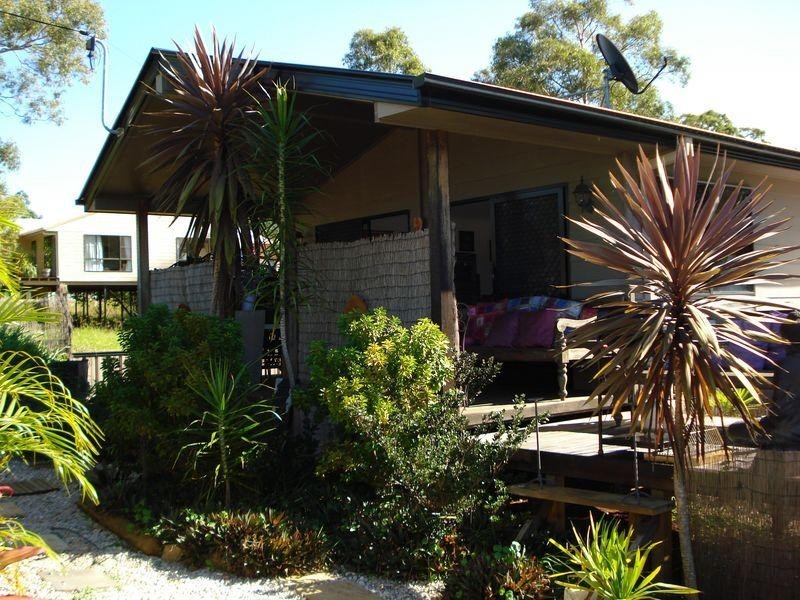 136 Lucas Drive, Lamb Island QLD 4184