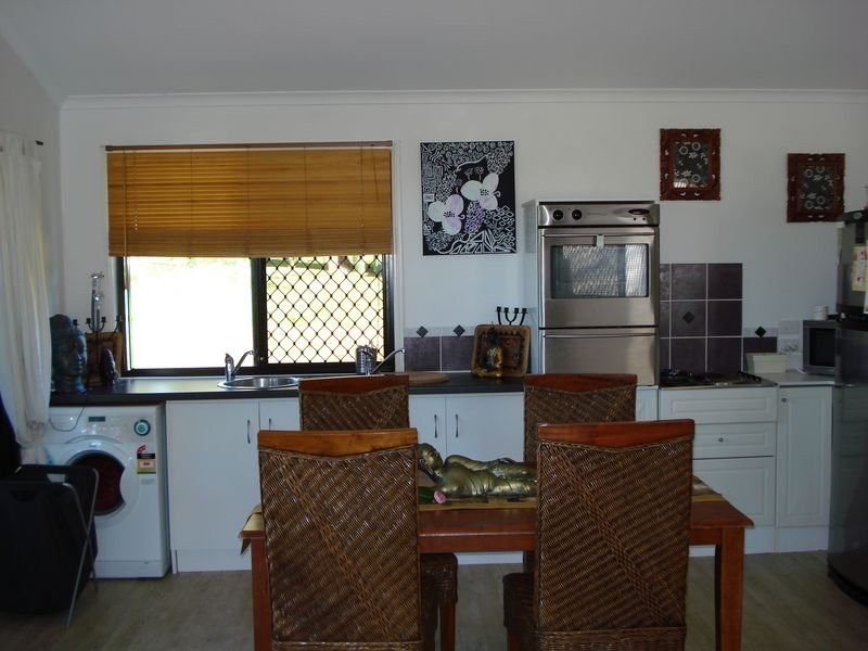 136 Lucas Drive, Lamb Island QLD 4184