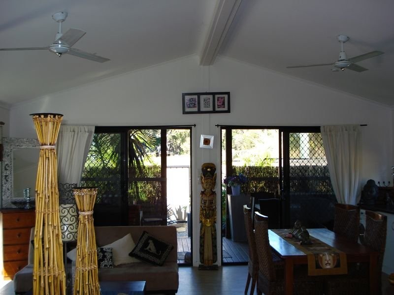 136 Lucas Drive, Lamb Island QLD 4184