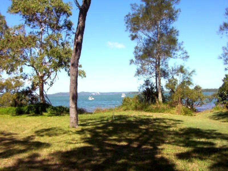10 Coorong Street, Macleay Island QLD 4184