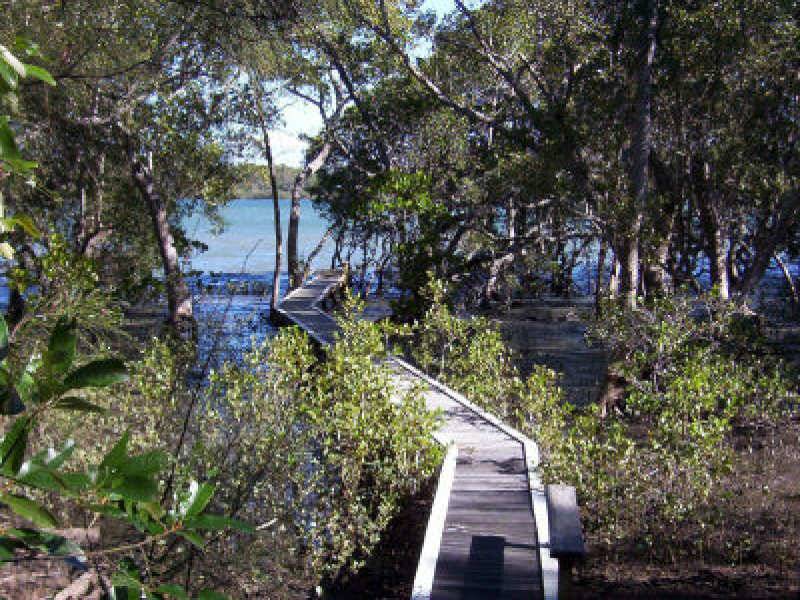 32 Calm Waters Crescent, Macleay Island QLD 4184