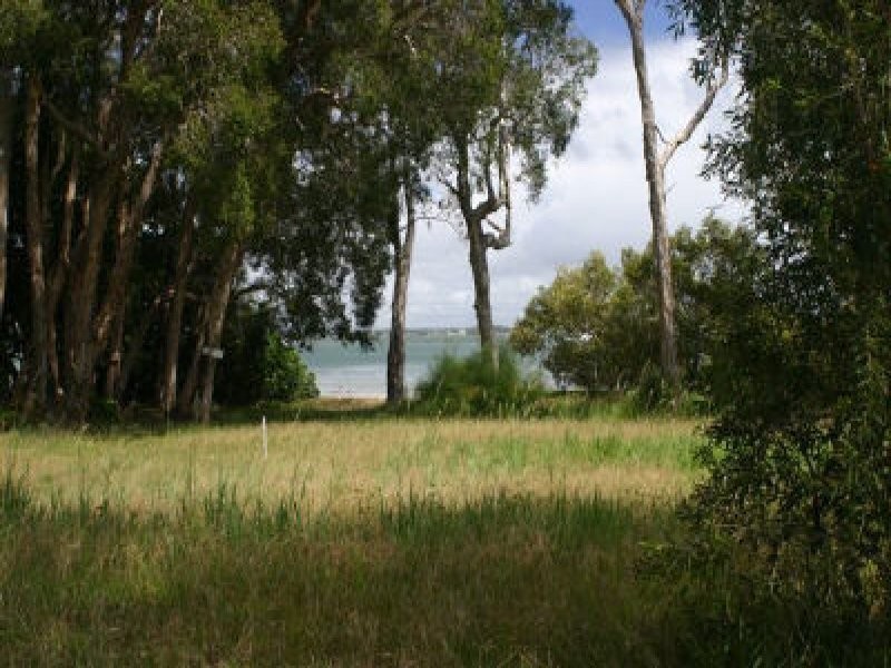71 Coast Road, Macleay Island QLD 4184