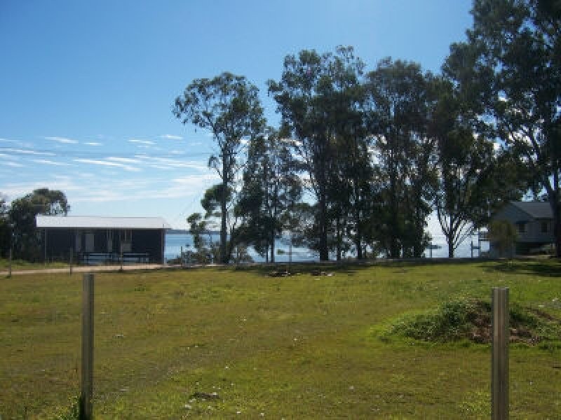 6 Kim Crescent, Macleay Island QLD 4184