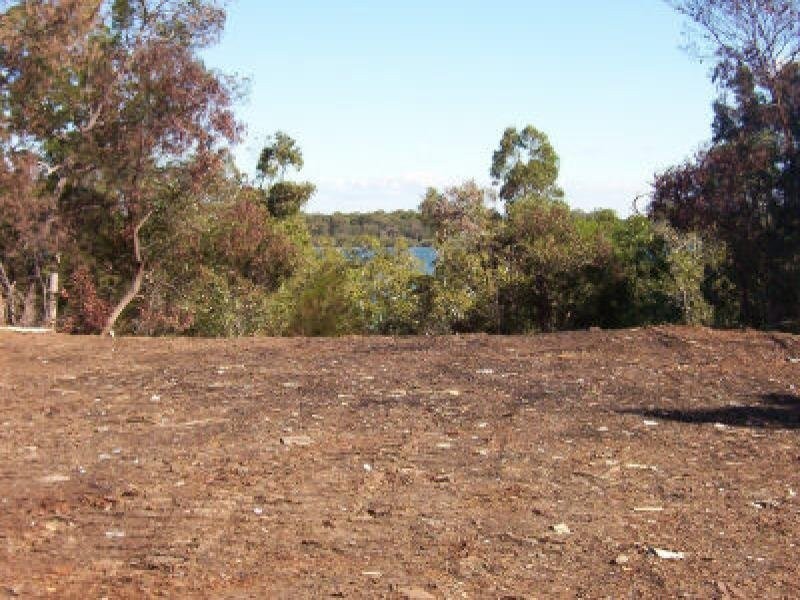 32 Calm Waters Crescent, Macleay Island QLD 4184
