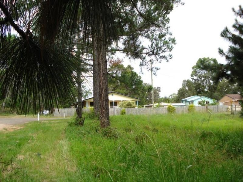 8 Halcyon Street, Lamb Island QLD 4184