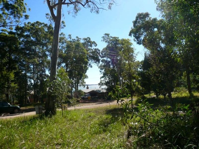 24 Coast Road, Macleay Island QLD 4184