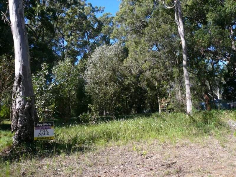 24 Coast Road, Macleay Island QLD 4184