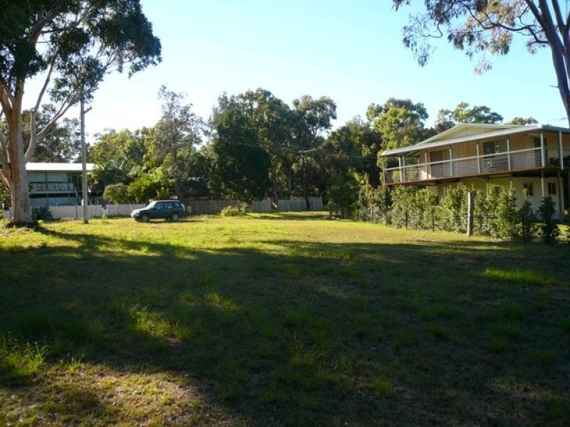 17 Alexander Street, Macleay Island QLD 4184