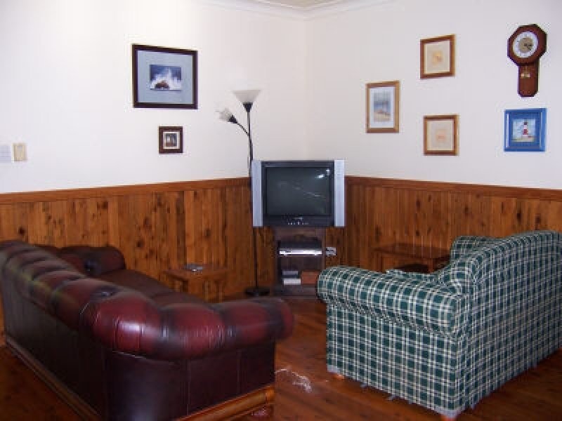 66 Charles Terrace, Macleay Island QLD 4184