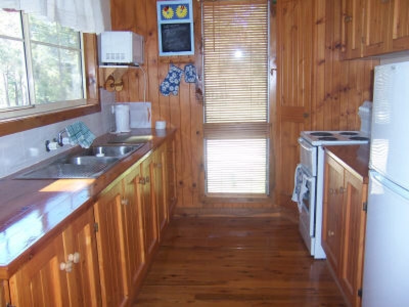 28 Calm Waters Crescent, Macleay Island QLD 4184