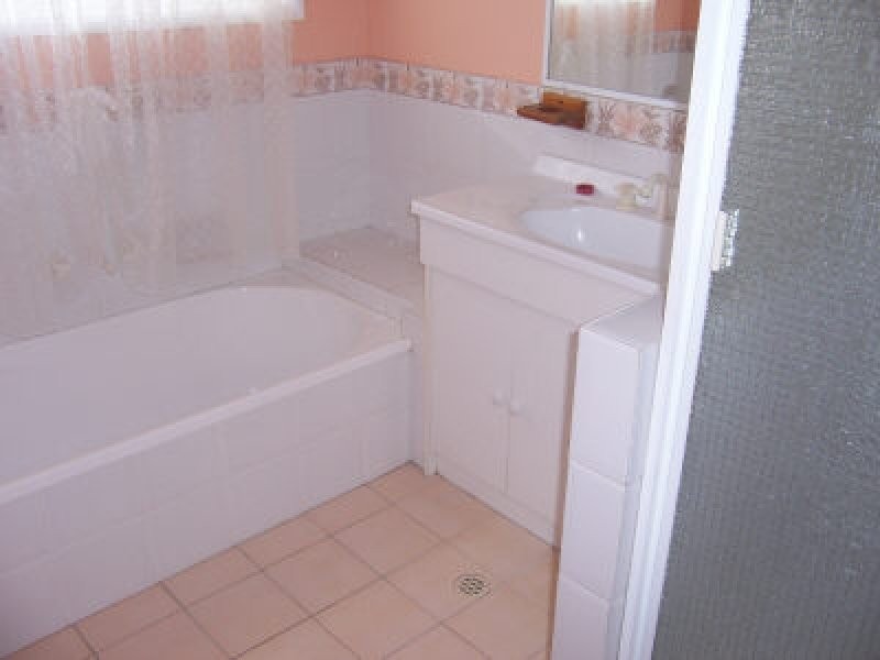 19 Hamilton Parade, Macleay Island QLD 4184