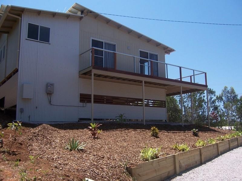 33 Scarborough Terrace, Macleay Island QLD 4184