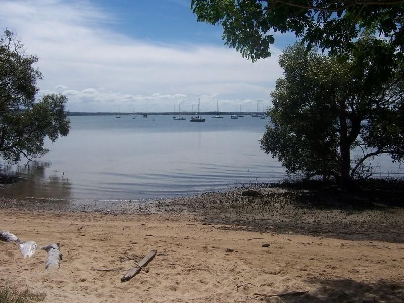 21 Coondooroopa Drive, Macleay Island QLD 4184